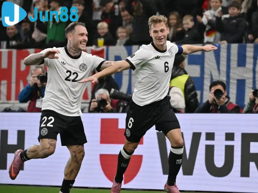 Kimmich vừa thi đấu chói sáng với một cú đúp vào lưới Luxembourg (Ảnh: Bundesliga) Kimmich vừa thi đấu chói sáng với một cú đúp vào lưới Luxembourg (Ảnh: Bundesliga)